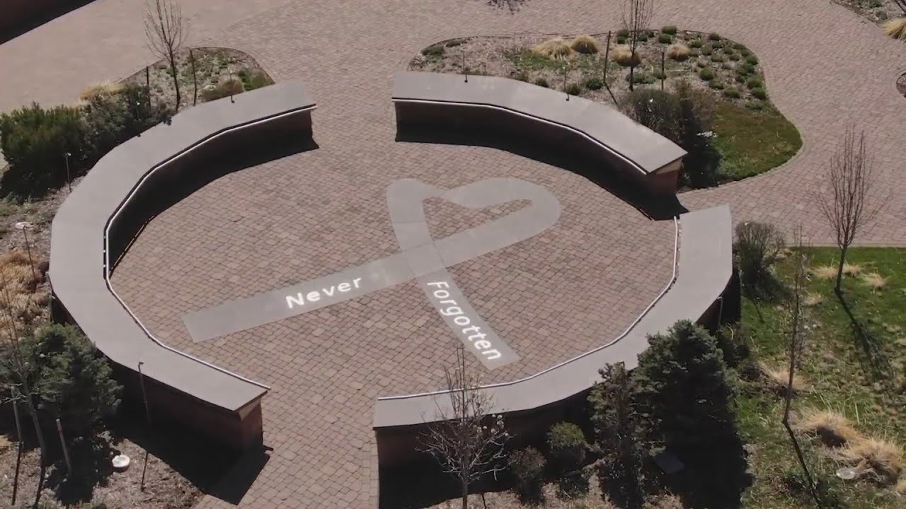 Columbine High School juniors give back at Humane Society honoring lives lost 25 years ago