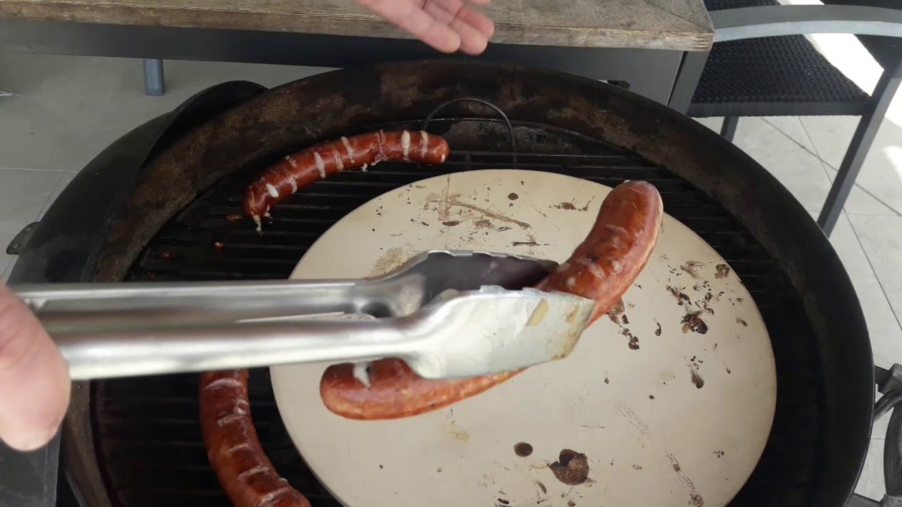 K&auml;sekrainer im Pizzateig mit Champignon und Zwiebel