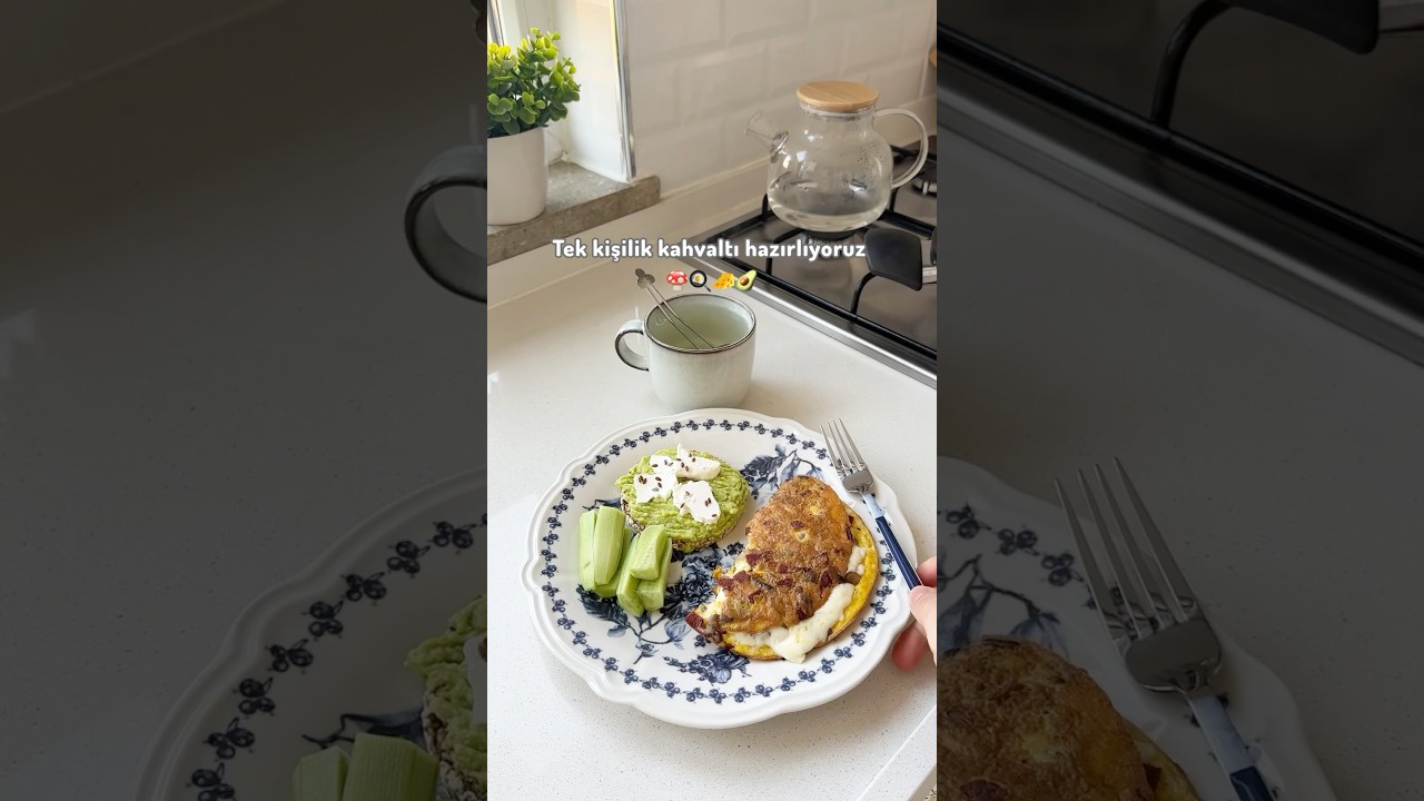 Tek kişilik kahvaltı 🍳 🥑🧀 #kahvaltı #mutfak #yemek #vlog #kahvaltılıktarifler reklam yoktur