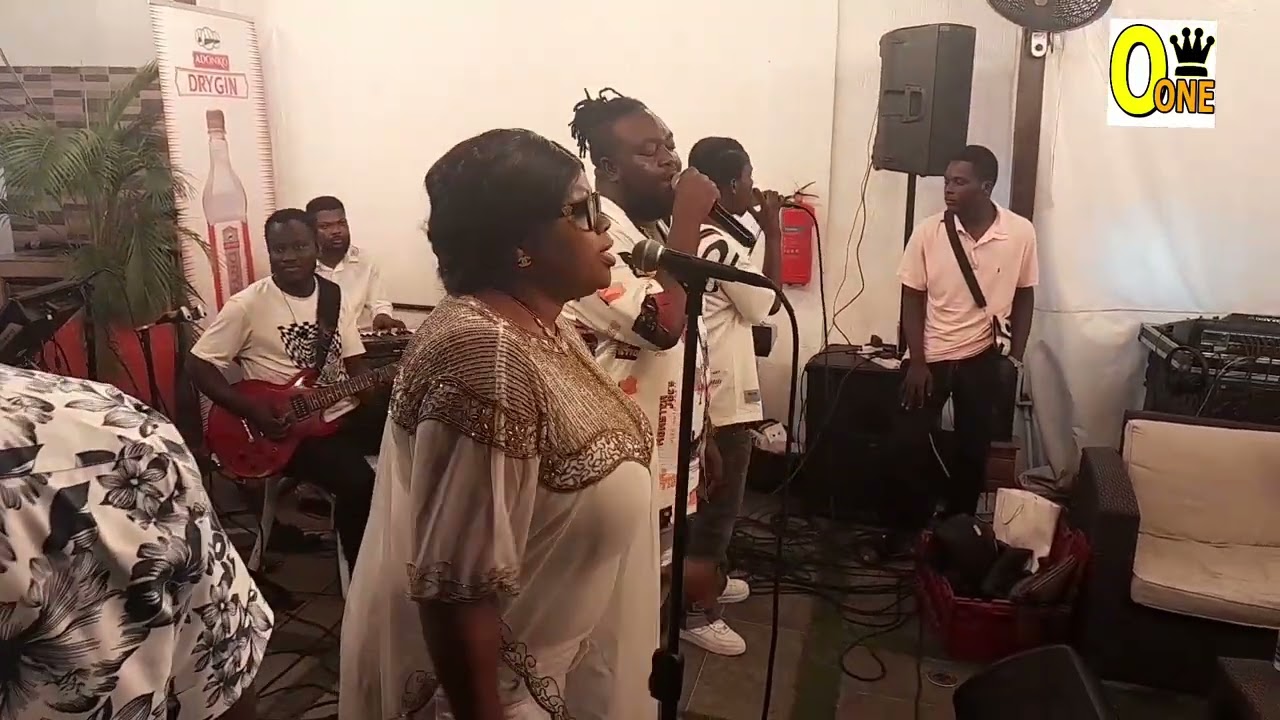 what a classic show by Bassy band