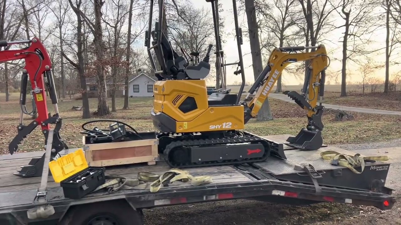 Brand New Huayee SHY12 Chinese Mini-Excavator Arrival