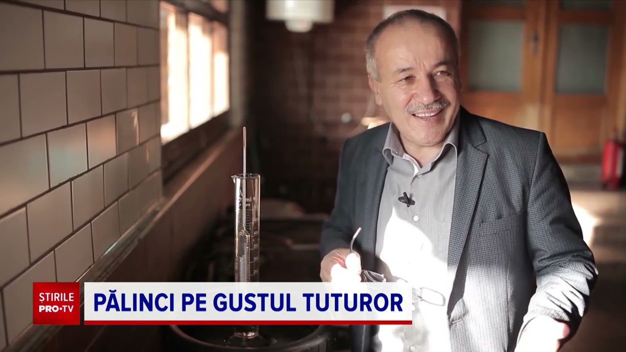 Cum se produce palinca tradițională. Prețul unei sticle depăşeşte prețul whisky-ului de calitate