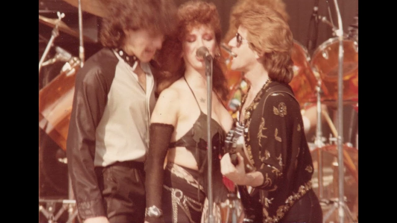 Grey Star featuring Ruby Starr Chains/Everybody's Trying to be My Baby