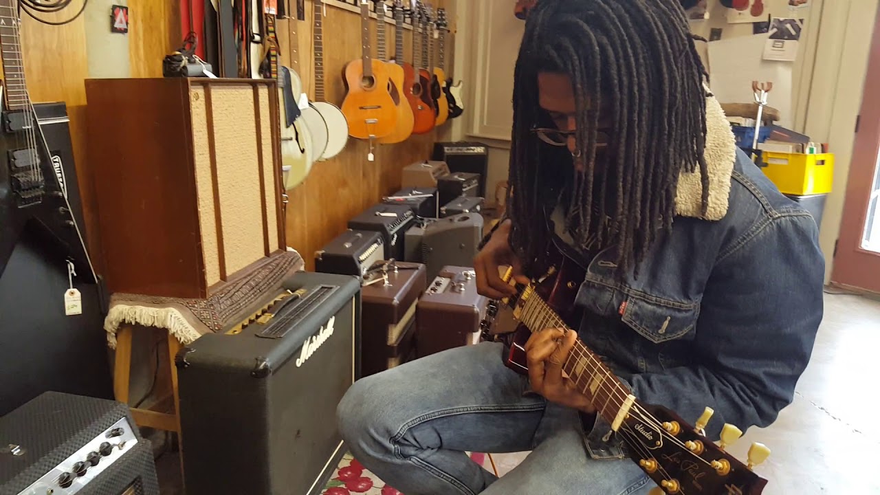 Nicolás on Ampeg Gemini I