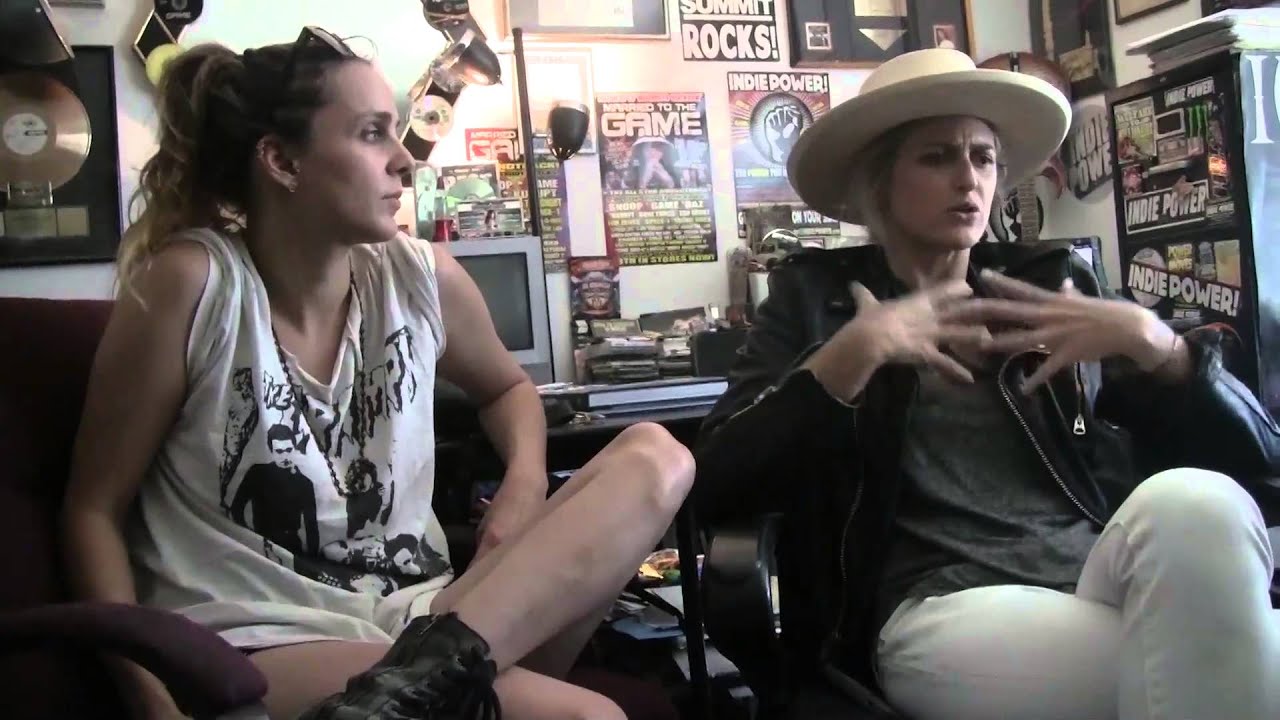 New LINKIN PARK Singer EMILY ARMSTRONG - DEAD SARA Rocks INDIE POWER!
