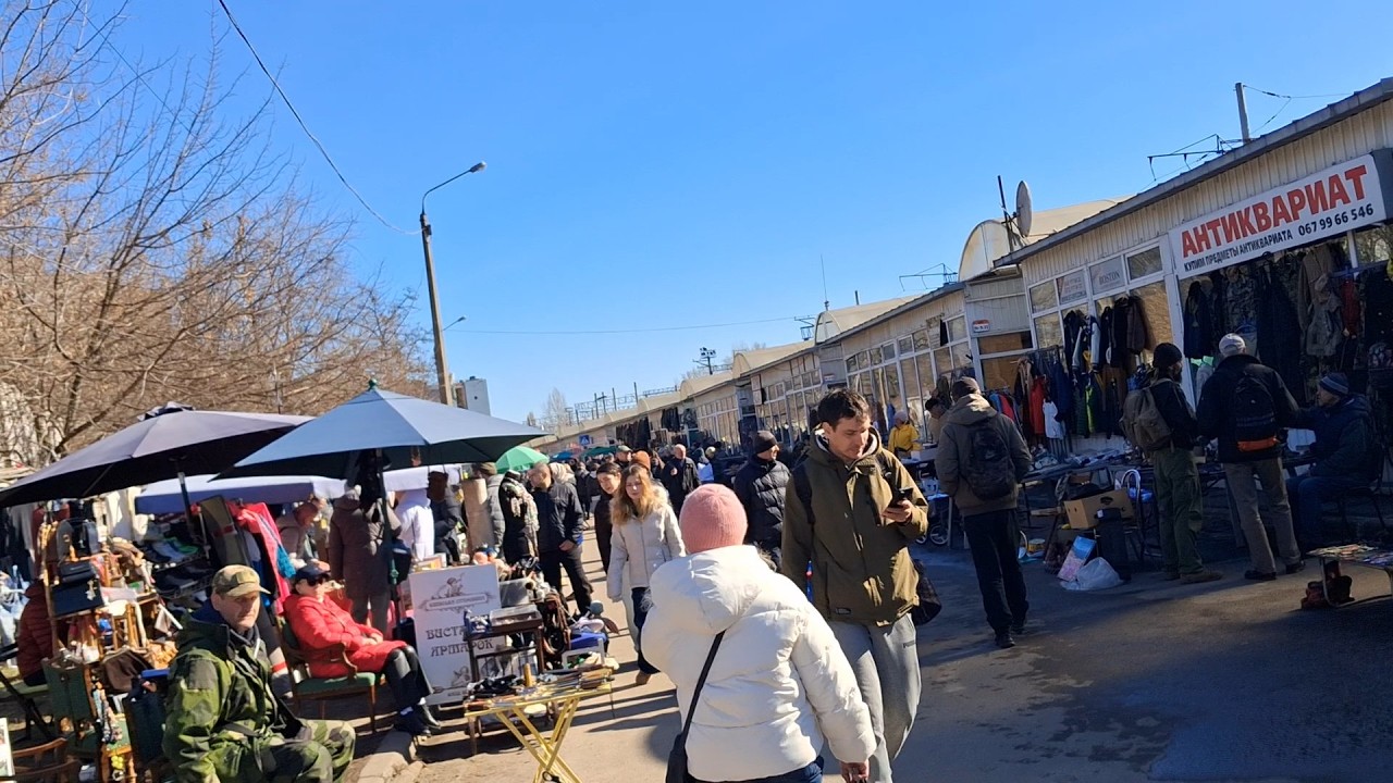 Праздничная барахолка. Женский день 8 марта.Подарки на каждом шагу.