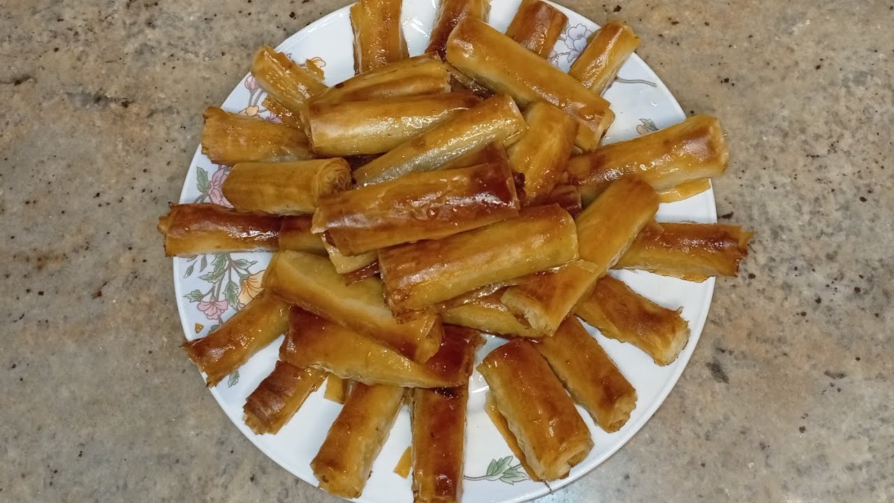 هاتي لفه جلاش🌛 وتعالي نعمل اصابع الجلاش المحشيه سوداني الخطيررره👌 هتعمليها في عشر دقائق وهيخلصوهالك😋
