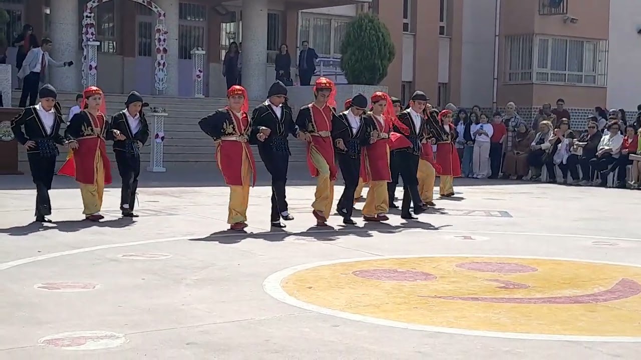 Limontepe Seniye Hasan Saray İlkokulu 4-H Sınıfı Artvin Yöresi Halkoyunları Gösterisi