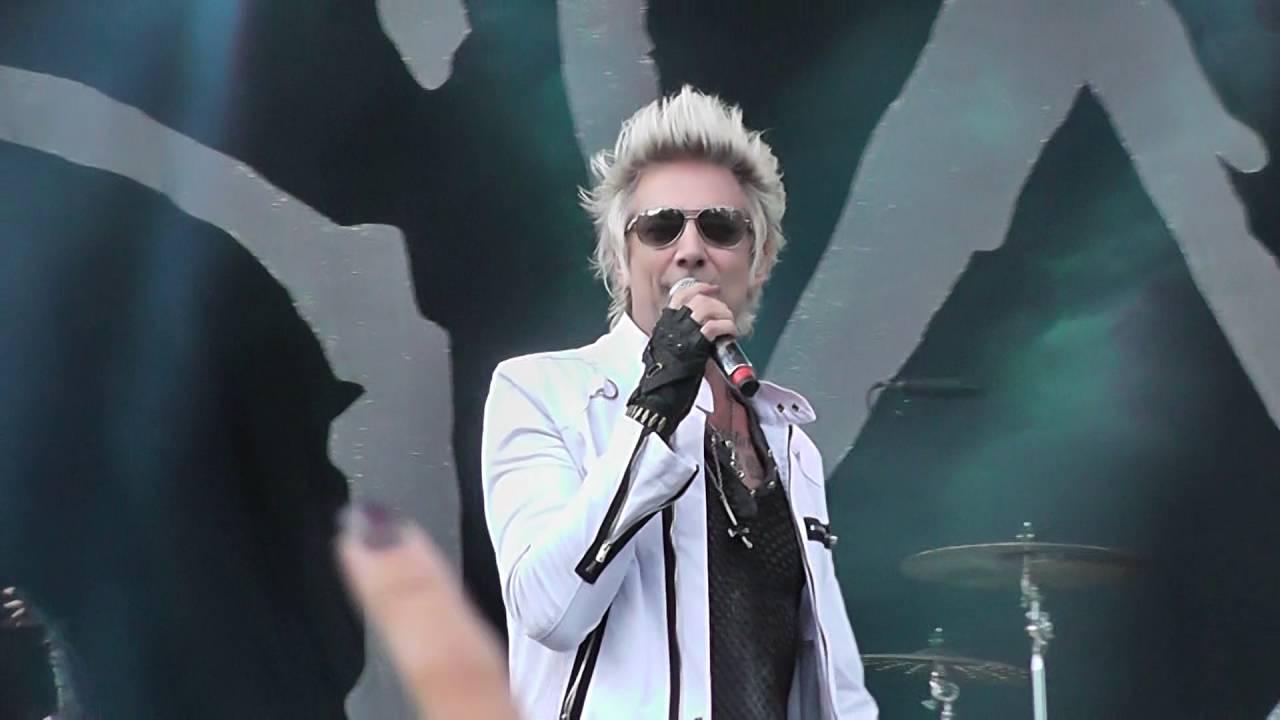 Sixx A.M. -  Rise 