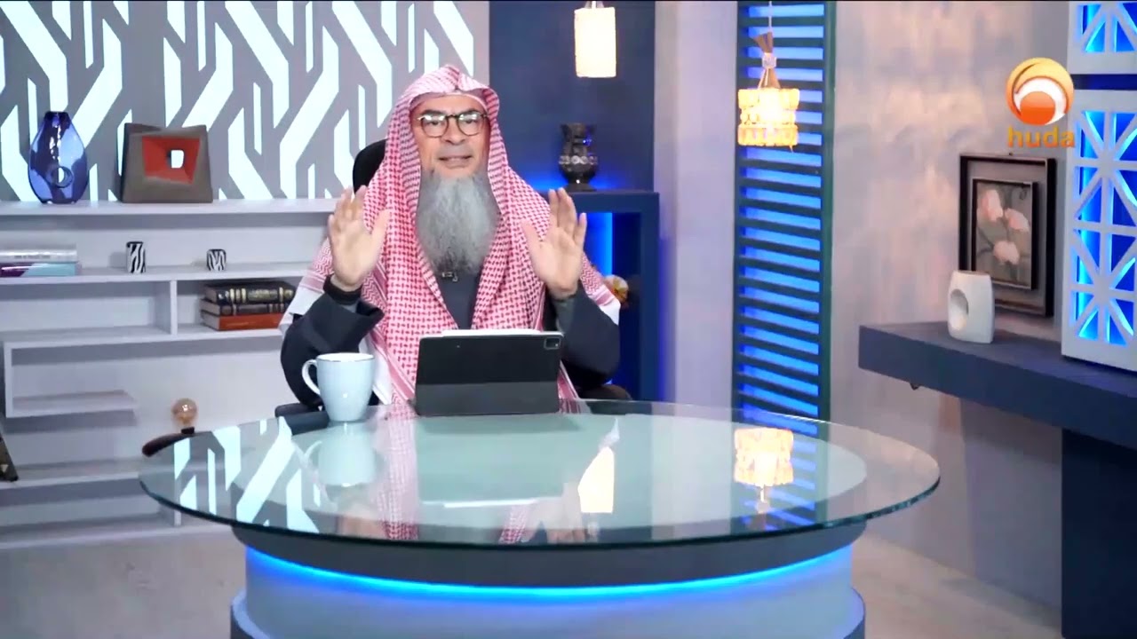 Dua when sneezing and how to replay Sheikh Assim Al Hakeem  #hudatv