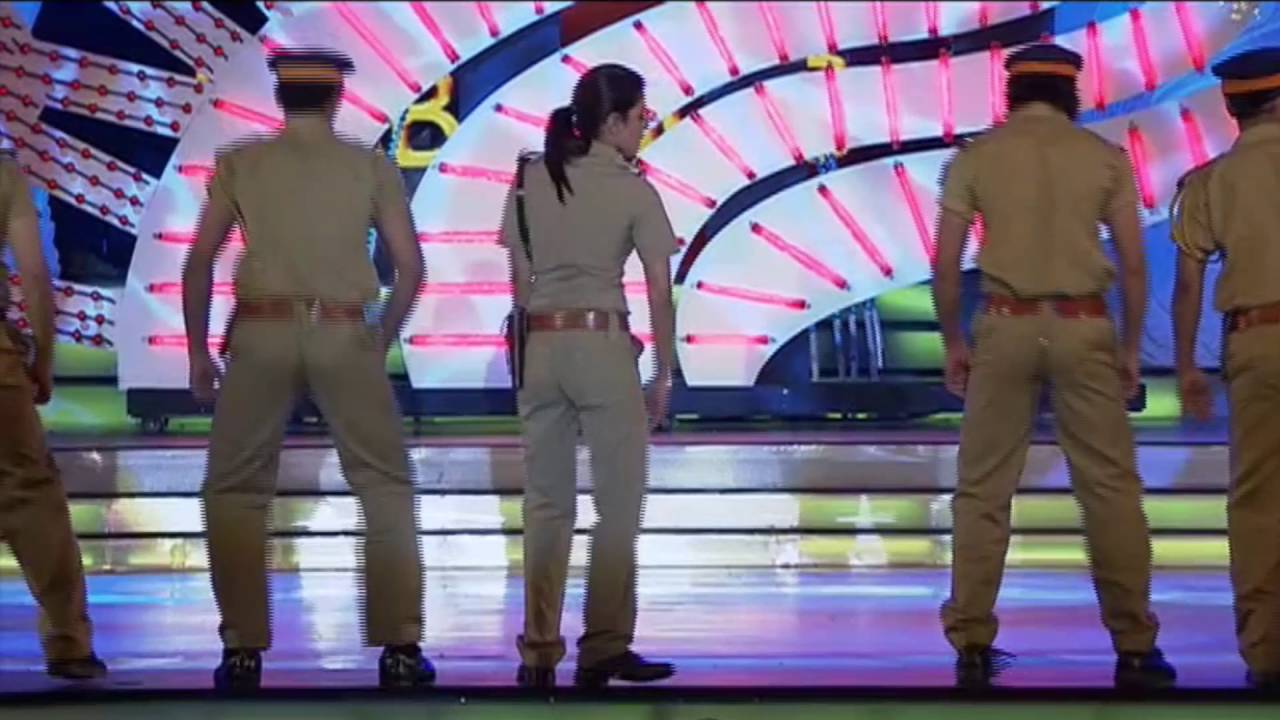 Priyanka Chopra Dance at Zee Cine Awards 2011