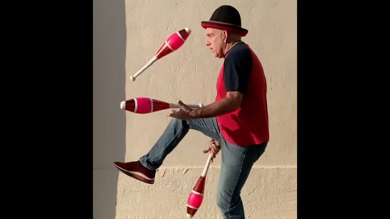 12 easy three club juggling tricks