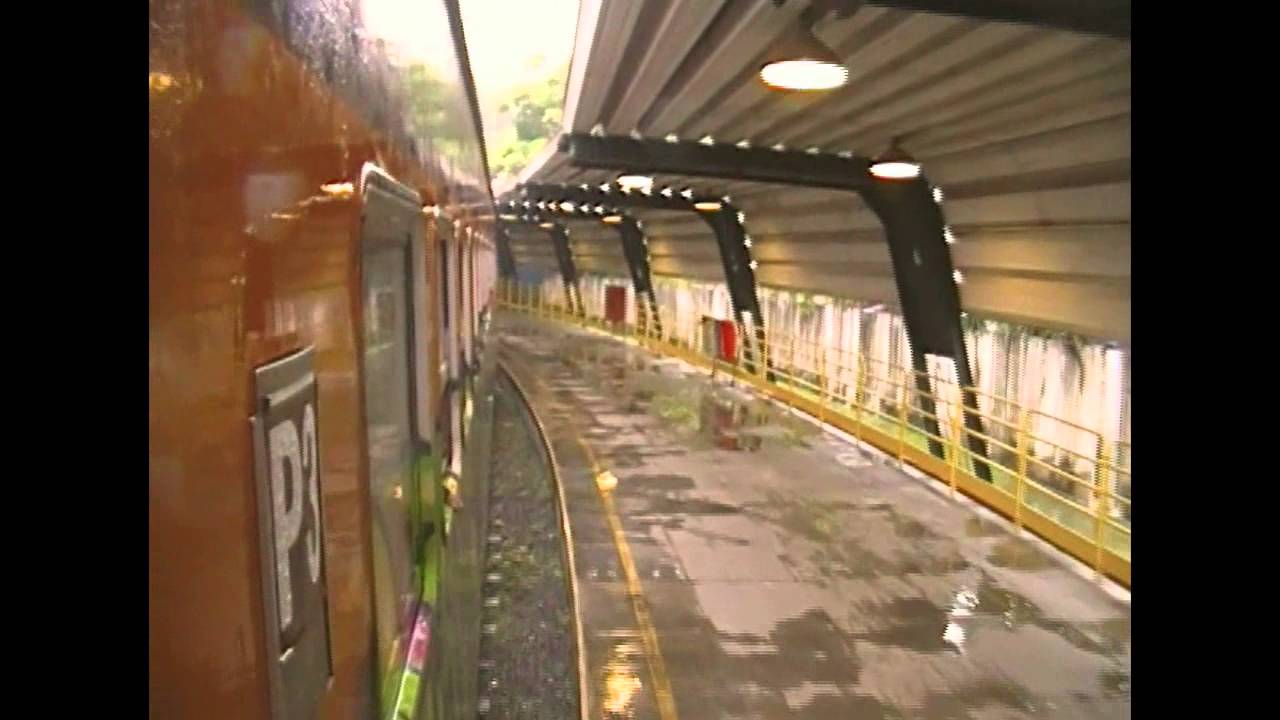 TRENS EFVM   Saindo da estação Pedro Nolasco em Vitória   de baixo de um dilúvio
