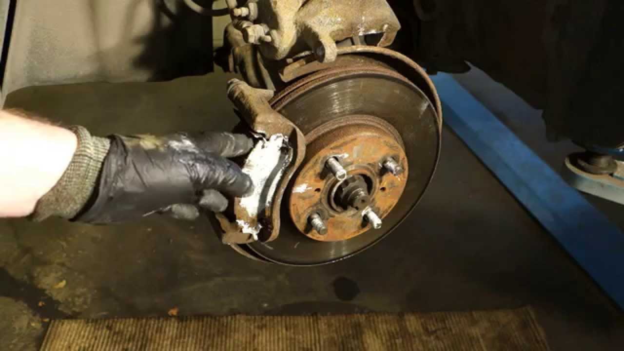 How to replace brake disc Toyota Yaris. Years 1999 to 2007
