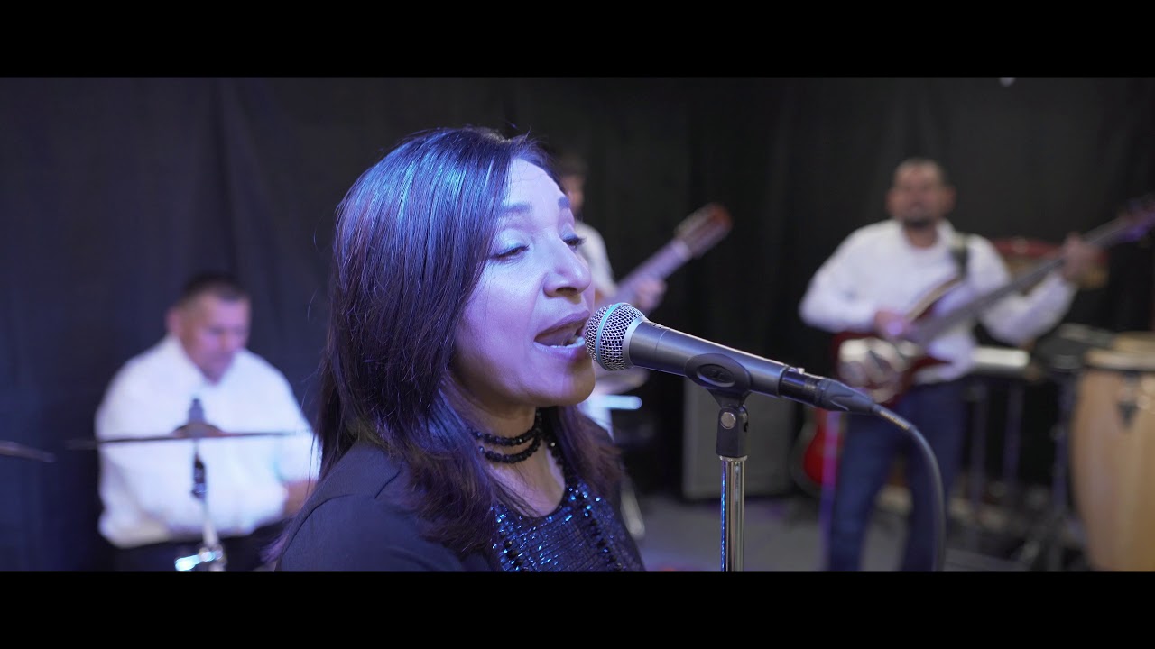 El Cristo Que Se Adora Aqui - Freeport Christian Center Worship Band with Pastors Julio & Eva Aluiso