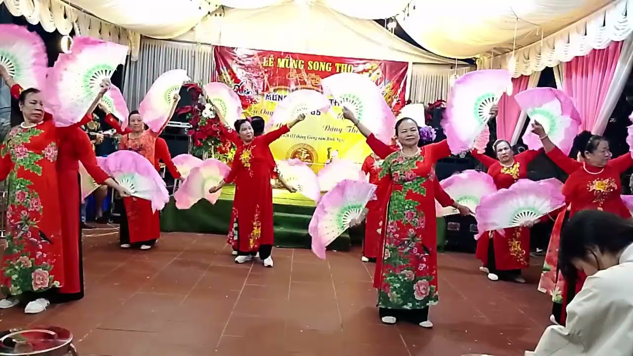 CLB Văn nghệ zumba thôn bái thượng lễ mừng thọ hai cụ 
