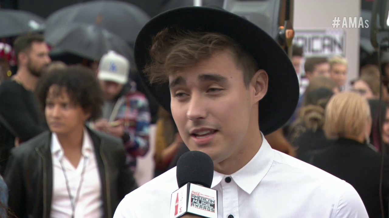 Jorge Blanco Red Carpet Interview - AMAs 2016