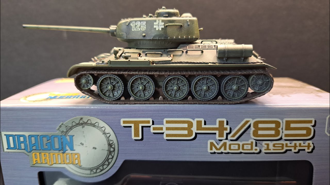 T34 85 Tank from WW2 - 1/72 Scale Diecast Model from Dragon Armor