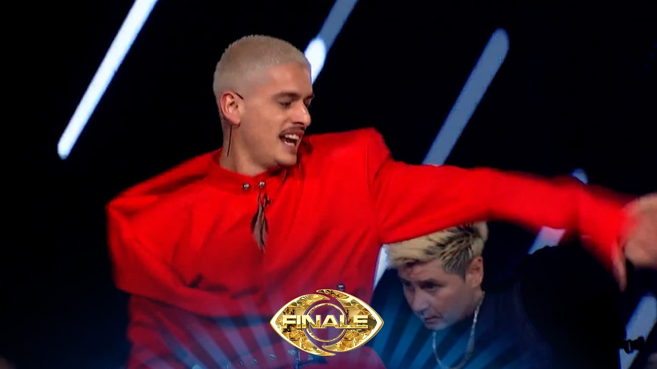 Londrimi dridh skenen gjigante të finales me përformancën e tij unike!