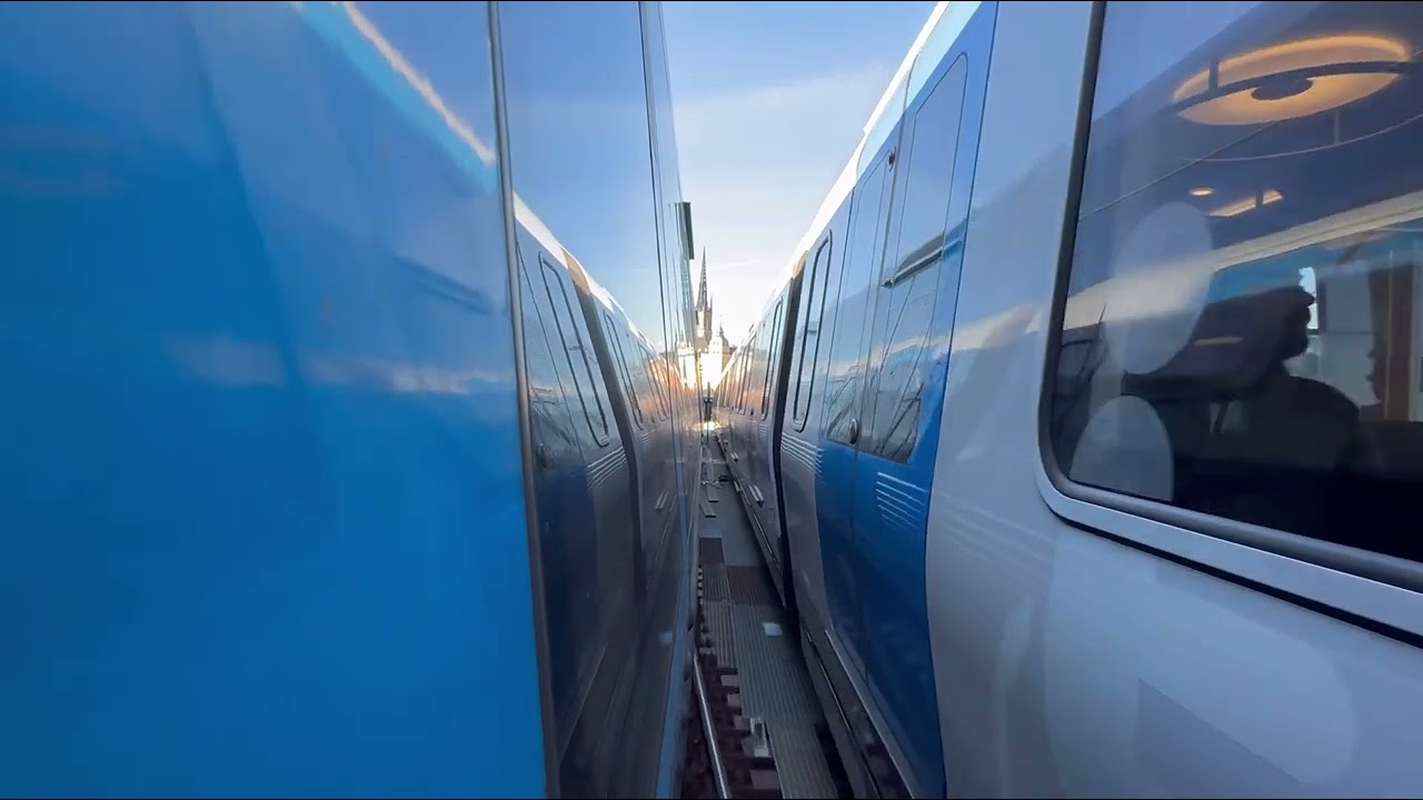 Paralelltävling med C25 och C30 från Slussen till Gamla stan
