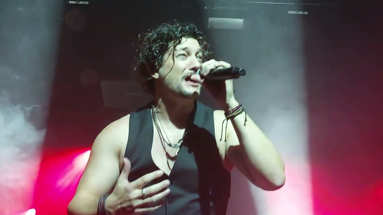 Rob Mills live in Melbourne - Bon Jovi tribute  - Bed of roses