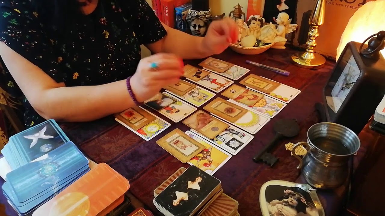 Tarot. Katina. Aklımdaki kişiyle aramızdan 3 Şahıslar çıkıyormu?Benimle bir gelecek düşünüyormu?