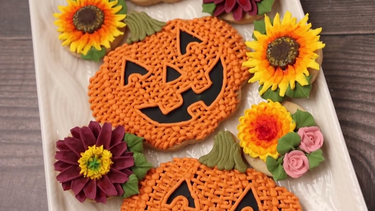 Make Your Halloween Extra Special With These Delicious Basket Weave Pumpkin Cookies!