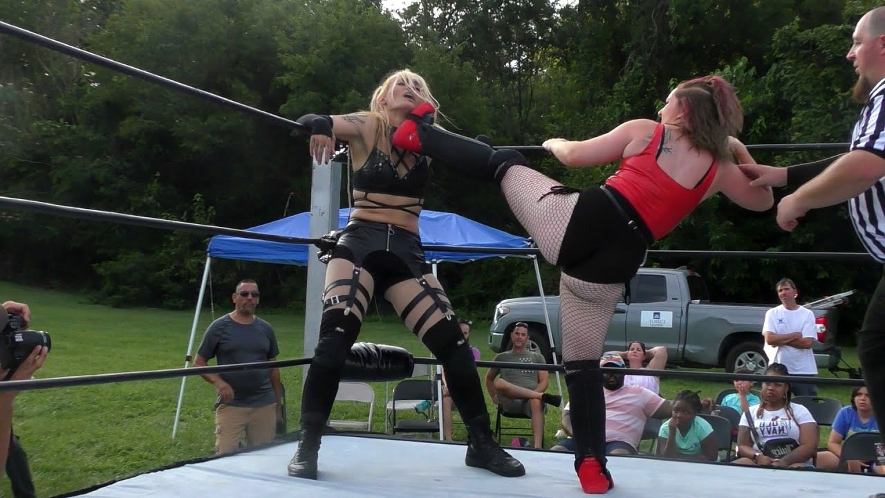 Angel Metro vs. Riley Krowe (Women's Wrestling)