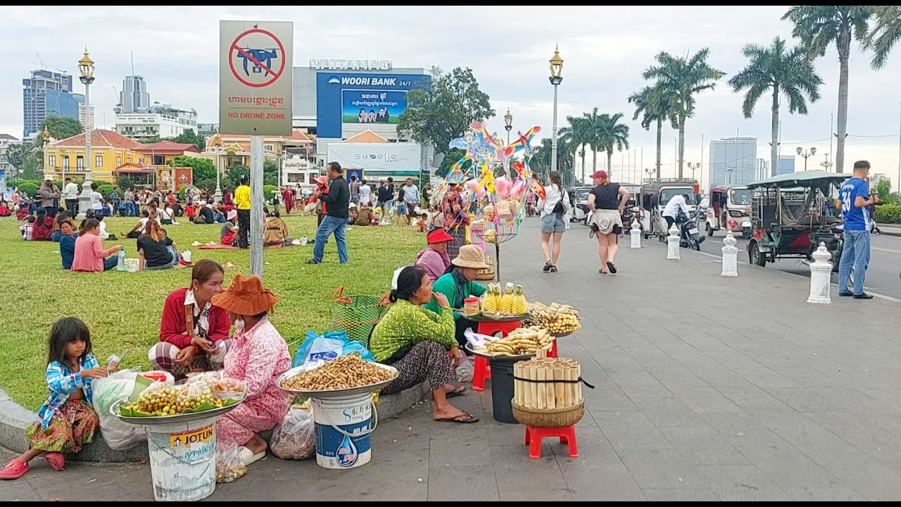 BEST Street Food Tour in Phnom Penh, Cambodia | Rice Noodles, Cake, Fruit, Shrimp, Seafood, & More