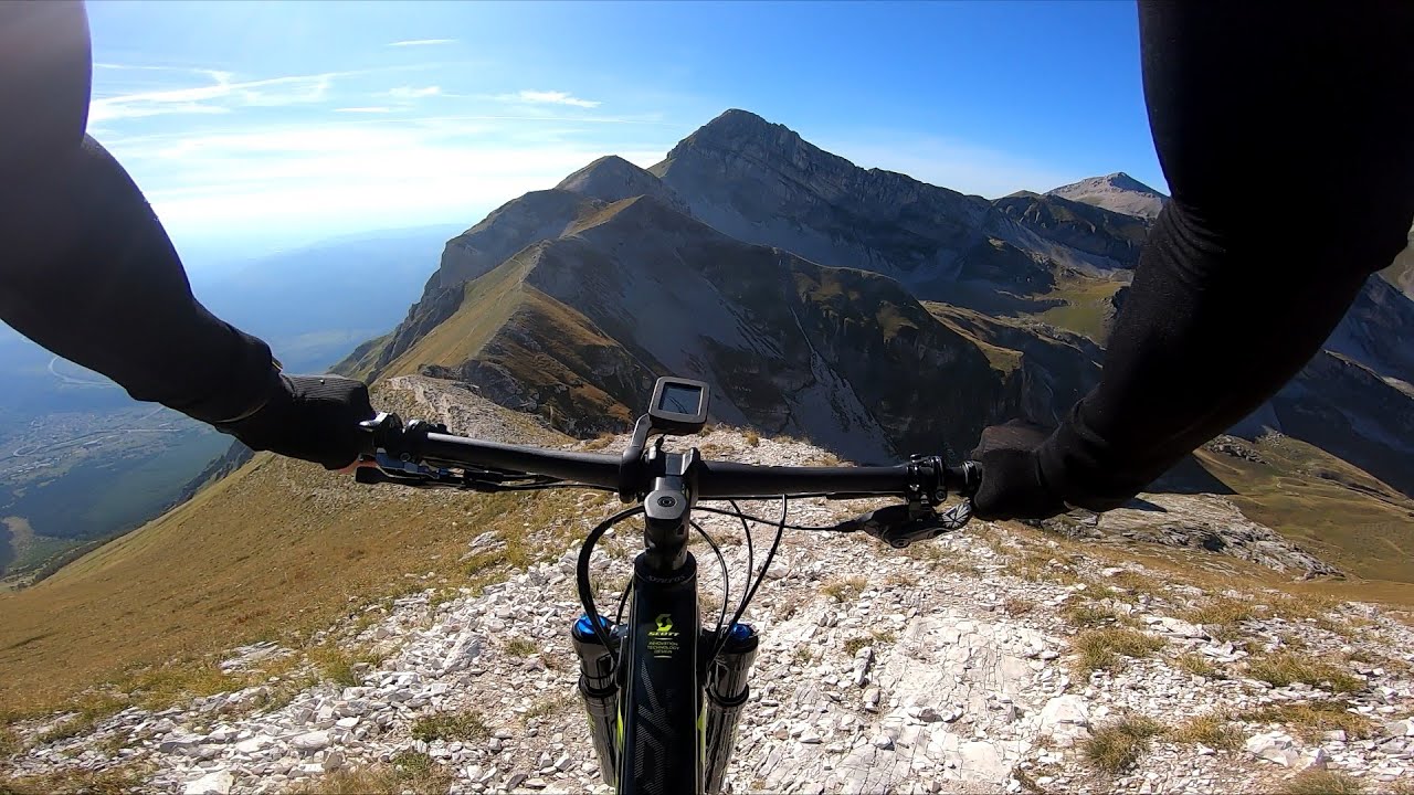 Campo Imperatore by MTB (Gran Sasso). Walk on the wild side. Scott Spark 940.