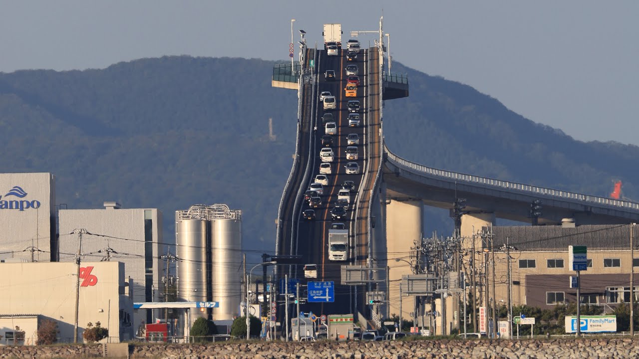 view 生活道路が観光名所に 江島大橋（ベタ踏み坂）鳥取・島根県境