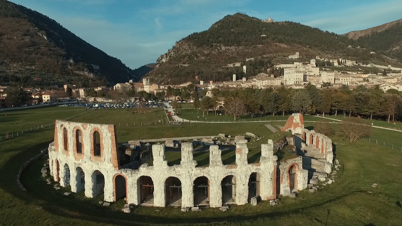 Gubbio, Perugia, Italia - Drone