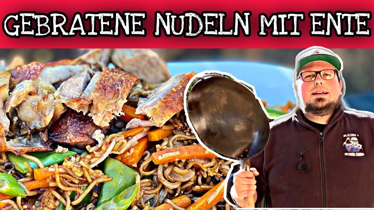 Gebratene Nudeln wie beim Asiaten / aus dem Wok mit knuspriger Ente
