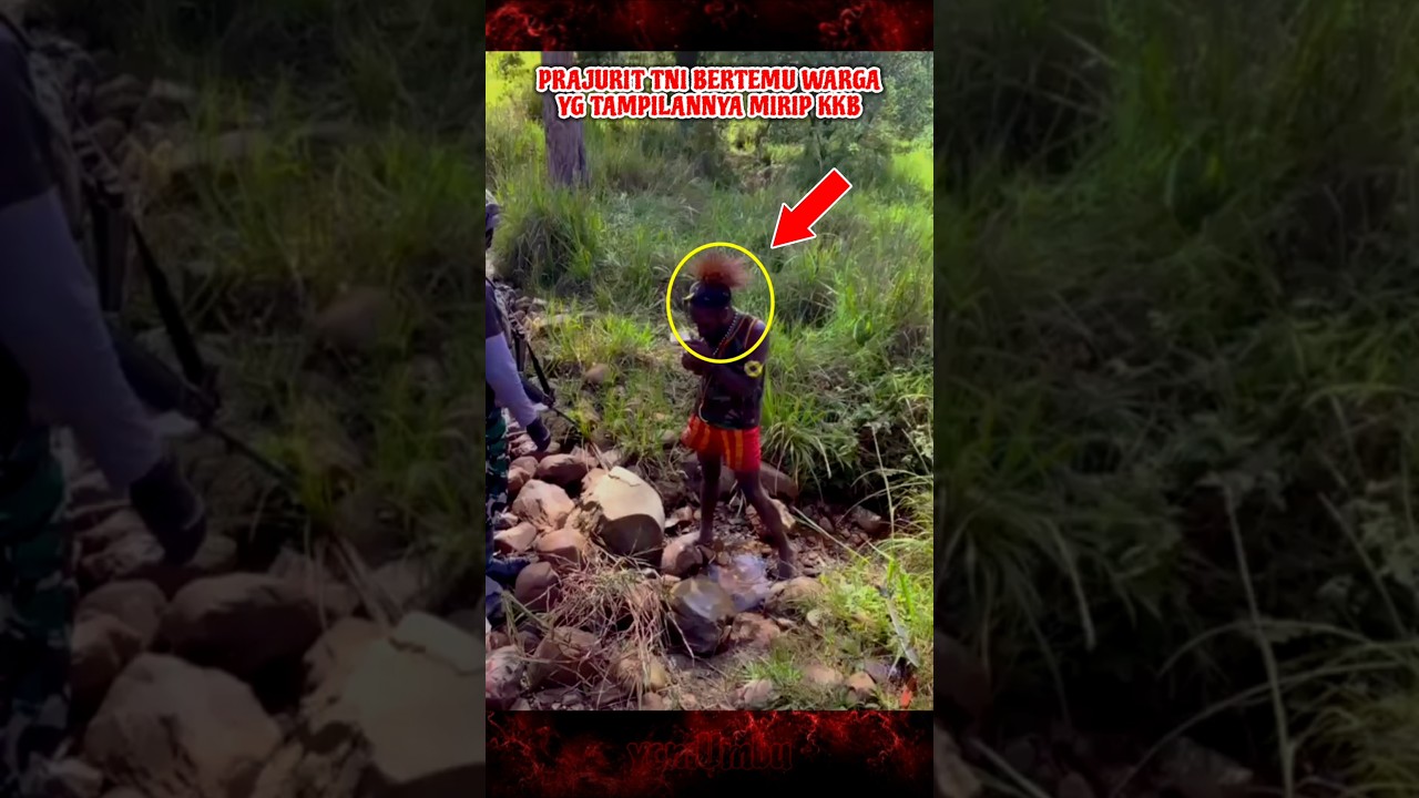 Prajurit TNI berbagi rokok pada warga papua mirip KKB 