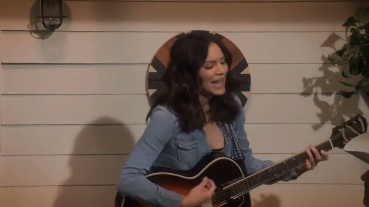 Kat McPhee sings 'Ring of Fire' on Country Comfort