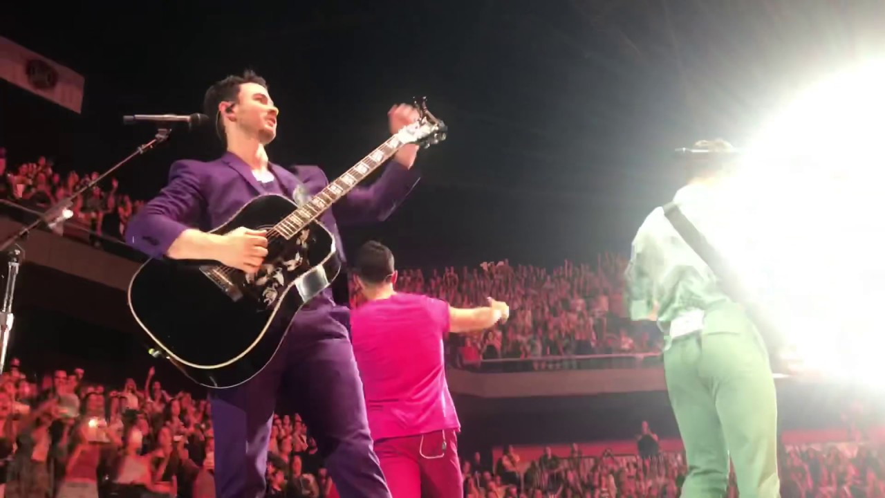 Still In Love With You - Jonas Brothers Fan Request - Mohegan Sun 8/22/19