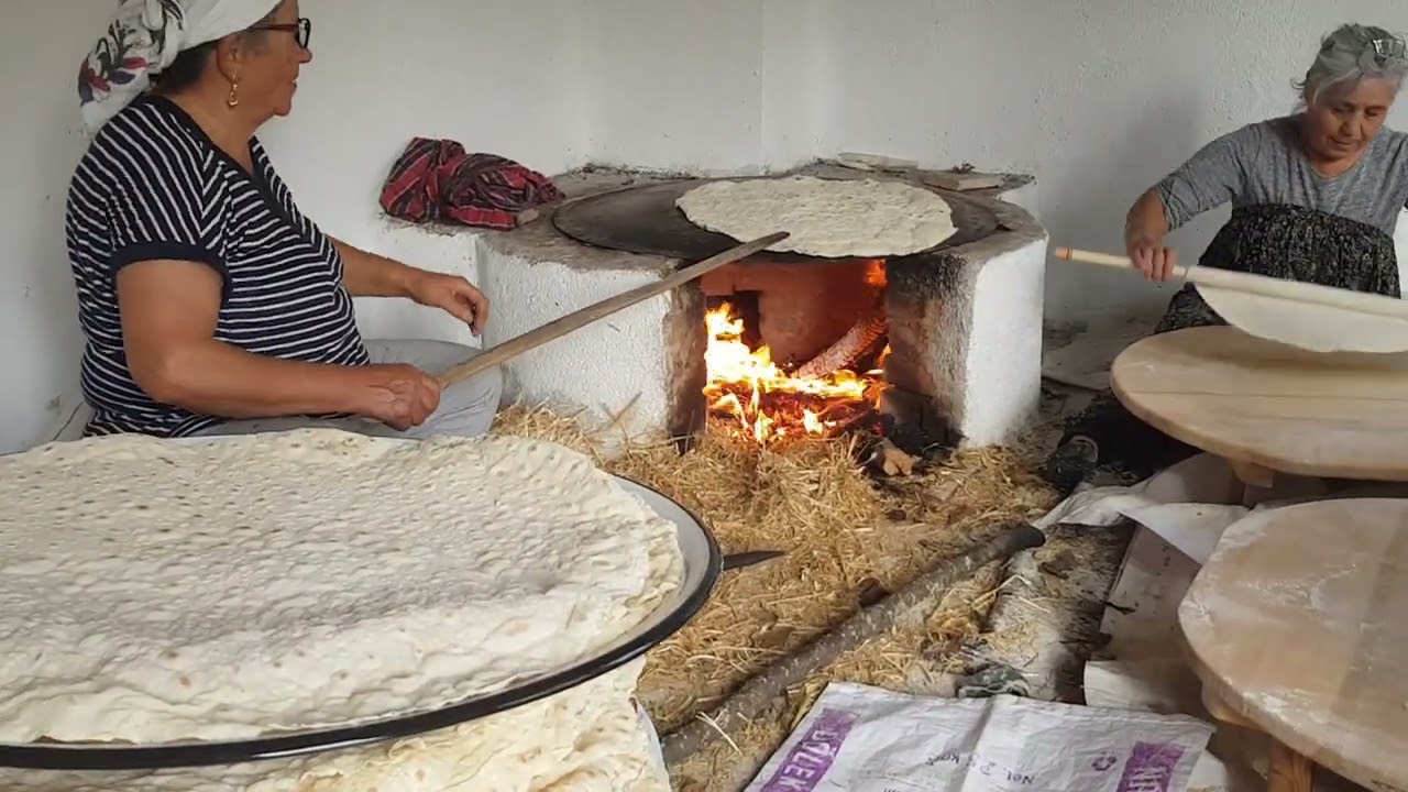 köylerde mayalı yufka ekmek yapımı