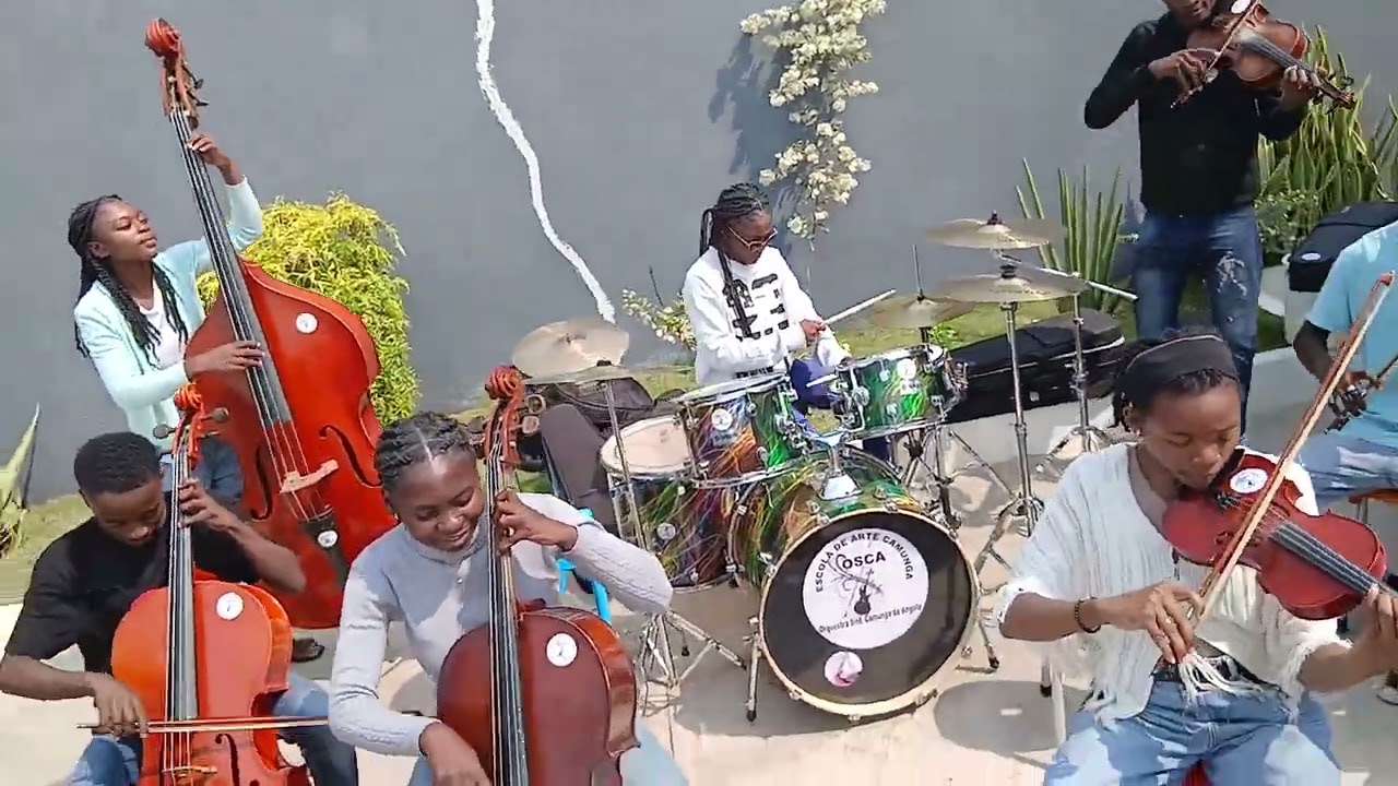 ORQUESTRA CAMUNGA NO LOBITO INTERPRETANDO YOLANDA