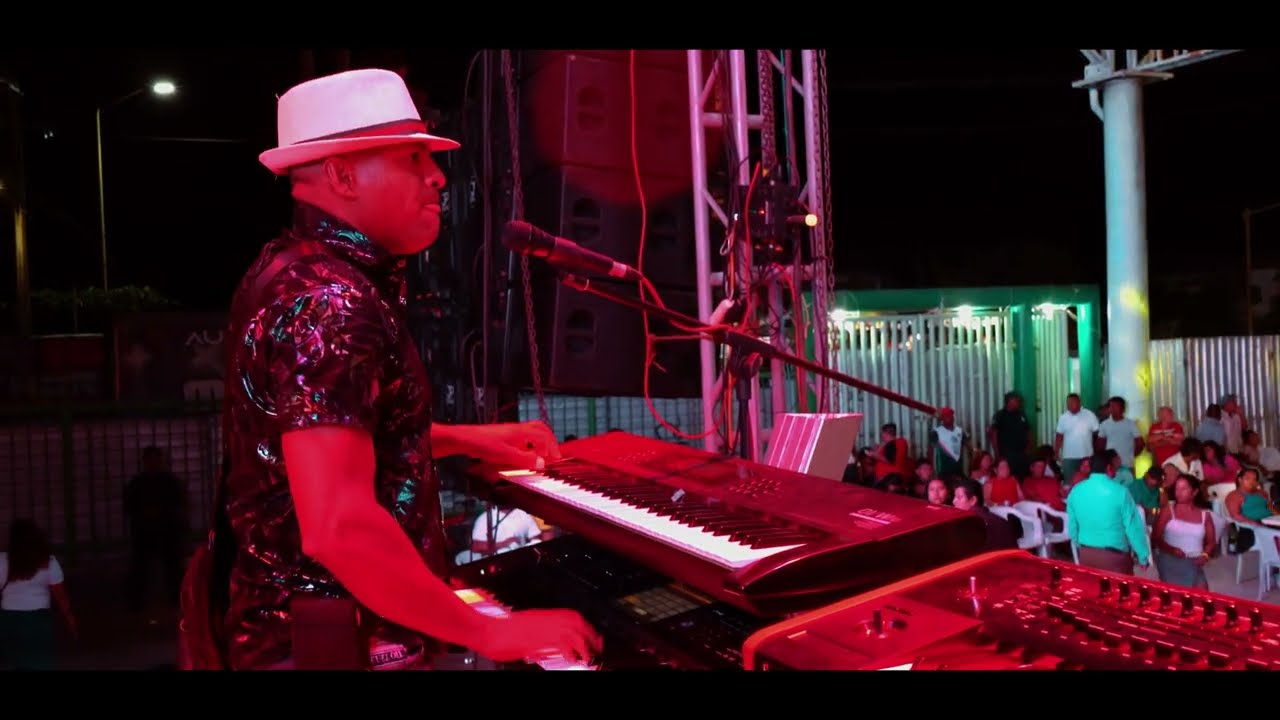Mister Corcuera - Báilalo Mi Negra / Perrea Mami Perrea (En Vivo Desde Rio Grande Oaxaca)