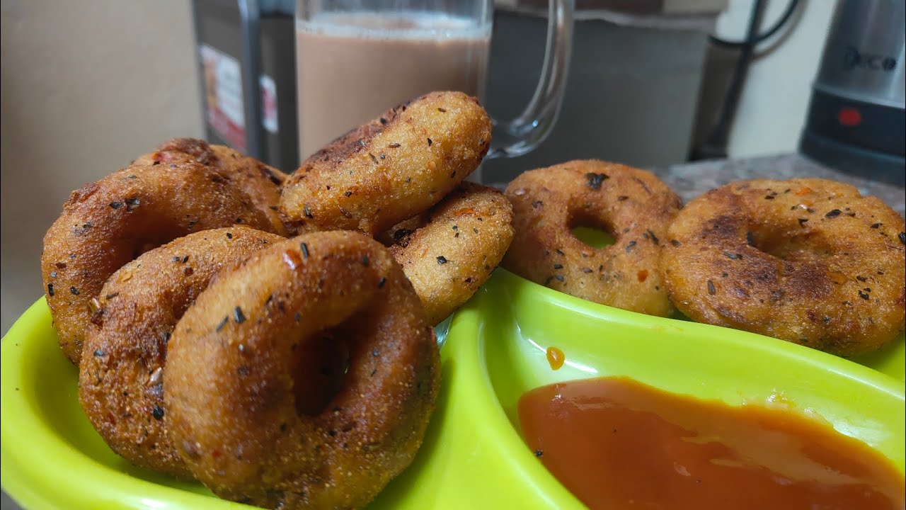 suji ke medu vade 😋 Full Video On My YouTube channel #Mom Secret Cooking Channel