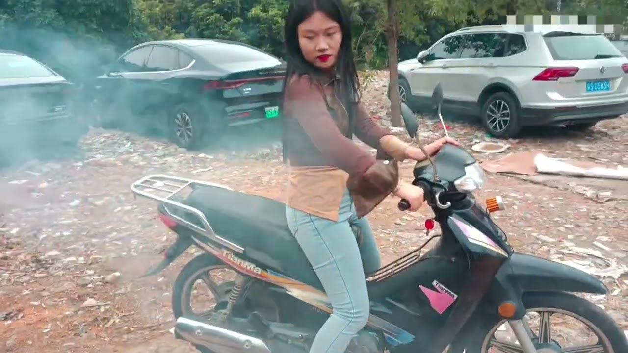 Moped hard revving and humping