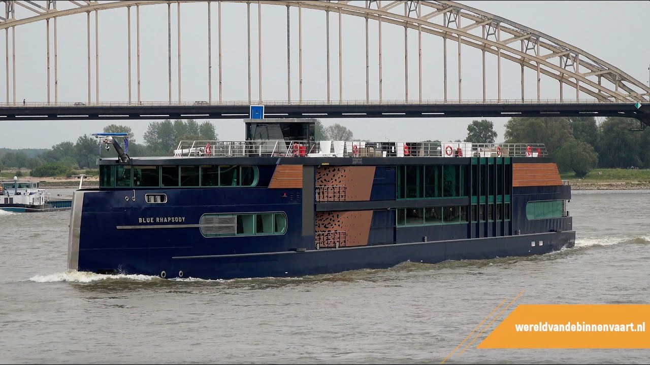 Partycruiser Blue Rhapsody op rivier Waal bij Nijmegen | Binnenvaart | Shipspotting