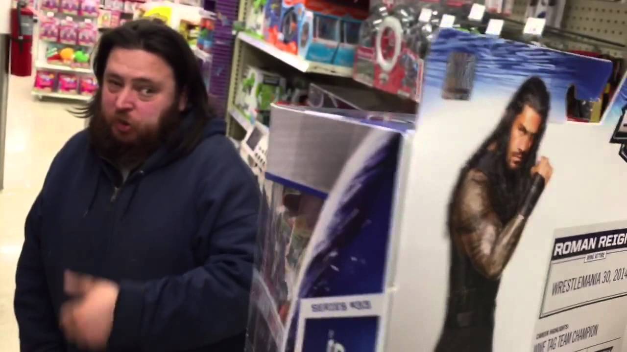 WWE ACTION INSIDER: ToysRus ELITE 33, WRESTLEMANIA 31 Wrestling Figure aisle Review