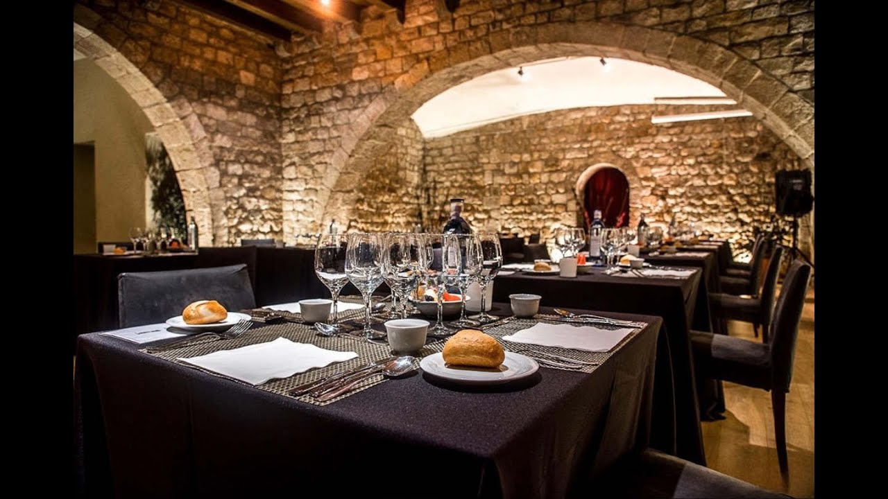 Cena medieval en Barcelona - Cena en el Palau Requesens con espect&aacute;culo y visita guiada