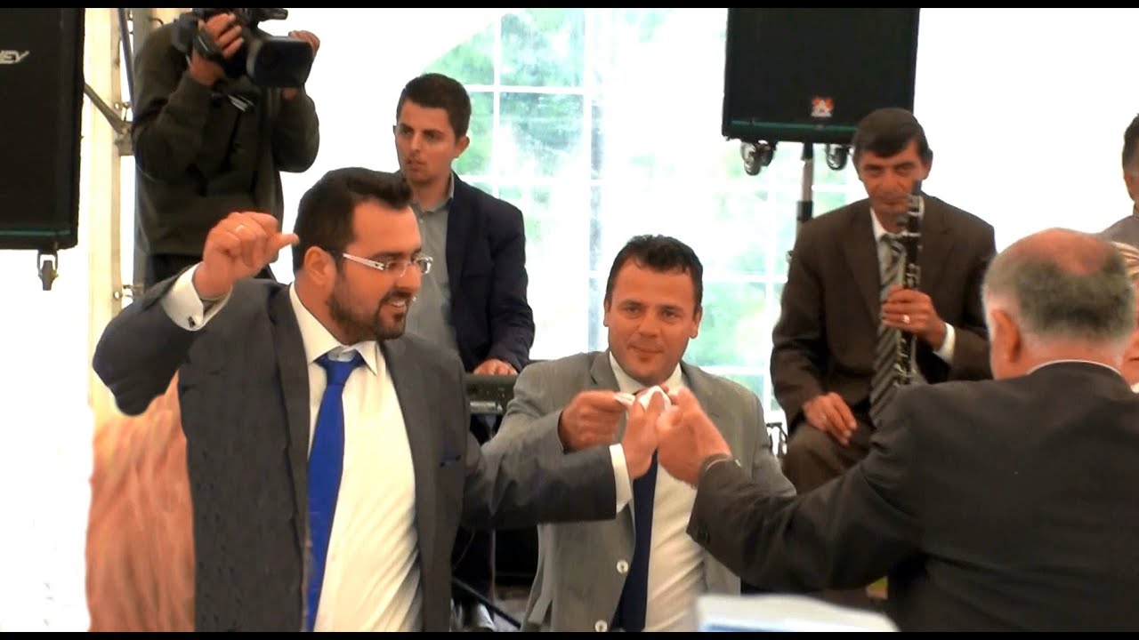 ΓΑΜΟΣ ΣΤΟ ΓΑΡΔΙΚΙ ΤΡΙΚΑΛΩΝ - ΧΟΡΕΥΕΙ Ο ΓΑΜΠΡΟΣ - 01-06-2014