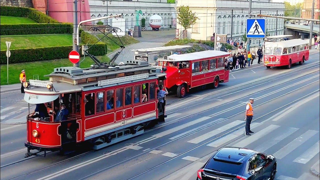 Parada Zabytkowych Autobusów i Tramwajów w Warszawie - Noc Muzeów 2023