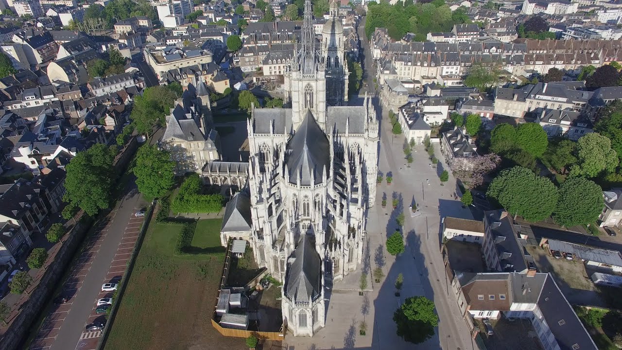 Cath&eacute;drale Evreux vue du ciel par un drone