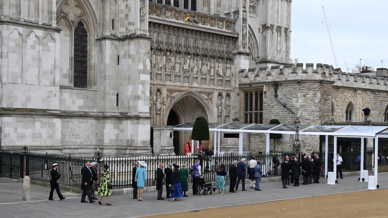 Guests start to arrive at Westminster Abbey for the King's coronation