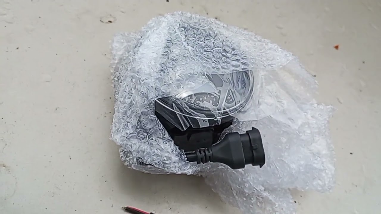 универсальные светодиодные противотуманки с озона. устанавливаю на 