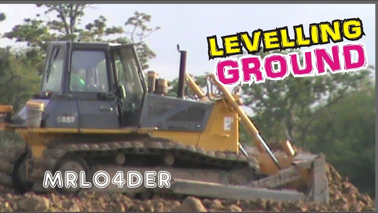 DOZER LEVELING GROUND - leveling dirt with dozer